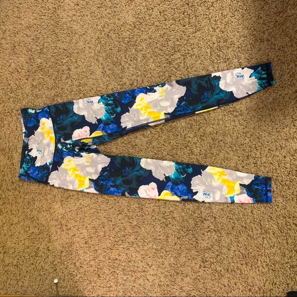 Old navy flowery leggings